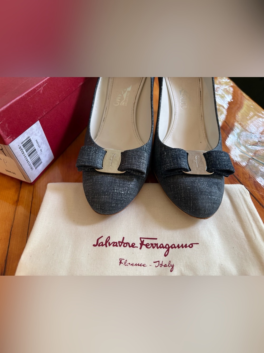 Salvatore Ferragamo Carlden Pumps | Size 9 | Blue | Box & Dust Bag | Italy - Picture 11 of 12